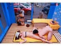 マジックミラー号 移動式サウナに男女2人きり？！の状況で何故かムクムクと膨らんでしまった勃起ち〇こに、気まずさと興奮で発汗効果MAX！！ このままだと外に決して出られない状況で2人の男女はどうなってしまうのか検証！ 夏のBBQ会場にいた大学生グループ4組に突撃依頼！
