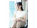 都会の喧騒に紛れてもひときわ目立つ長崎生まれの清楚な奥さん 足立友梨 32歳 AV DEBUT