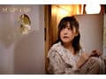 僕の住むアパートの隣室の美人妻は欲求不満だった。夫婦喧嘩で空いた直径10cmの壁穴越しに立ちバックで膣奥を突きまくった密かな不倫関係5日間。 青空ひかり