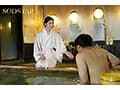 温泉旅行中の単独客やカップル 夫婦の男性を誘惑 館内で寝取りセックスをくり返す淫乱美人な若女将 本庄鈴