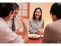 長男の担任の若手教師と週一、1時間のカラオケ密会不倫で欲求不満を解消する絶倫PTAママ（43） 古東まりこ