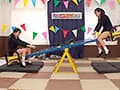 素人バラエティ 仲良し女子〇生対抗！どでか固定ディルドシーソー対決！挿入状態で腰を振り先に5回潮を噴いたら勝ち！負けたら即ハメ中出し！上下運動で刺激されてイキ潮が止まらない未成熟おま〇こに大人のデカチン激ピストンで潮！潮！