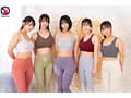 ヨガ体験教室の生徒で男は僕だけ…エロ目的での参加だと誤解されてはいけないと思えば思う程、美人インストラクターの突き出した美尻を見てチ●ポが反応してしまう…。下腹部の膨らみを見つかった僕は、体験コースには含まれていない集団エロレッスンに身を委ねてみる…（2）