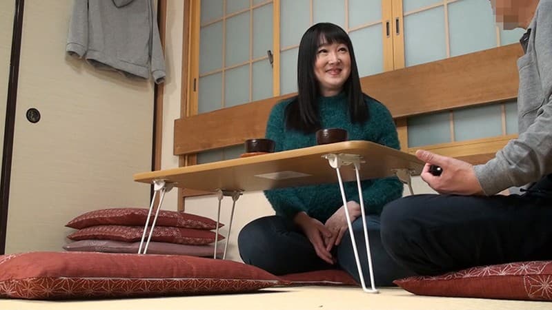 山村集落のおばさんを喰いまくる絶倫自治会長の猥褻隠し撮り映像