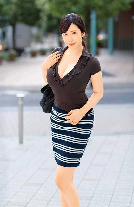 デカいね奥さん！～三つの極上～ ＃高身長＃巨乳＃人妻 18人4時間