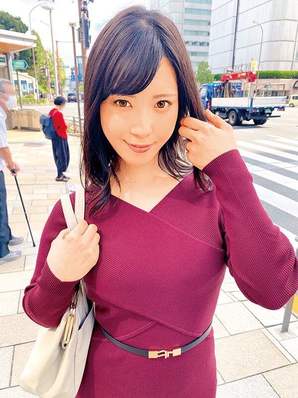 【エロ過ぎ注意】最近モヤモヤしてる貴方へ もの凄く性交したくなるビジュイイ鉄板人妻 普段から無防備で距離感がバグってるオンナとワンチャン狙い密室でパコりまくり4時間12人ベスツ