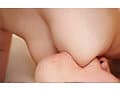 【令和版】四つん這いの垂れ下がった爆乳を下から揉み舐め吸う
