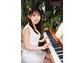 九州の某私立中等部 現役音楽教師 茅野華 AV DEBUT 生徒の皆さん音楽室で大人しい先生はこんなにもエッチです。