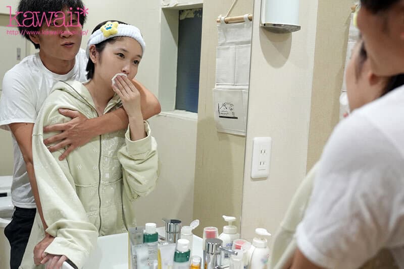 「ゴムなくなっちゃった…生でもいいですよ」終電なくなり後輩女子社員の部屋に… 無防備すぎる部屋着と乳首ポッチに興奮した僕は妻ともしたことない人生初中出し 一晩中モウレツにハメ狂った… 松岡美桜