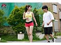 ぴったりウェアのチクポチ巨乳で男を誘惑する逆ナン痴ジョギング 五日市芽依