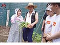 おらのオ○コに1ッ発2発と並々精子溢れるくらい中出ししてほしいっぺよ。下品マラ中毒の田舎純情イモ娘。 宍戸里帆