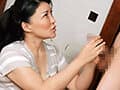家の中で母に勃起チ○ポ見せたら…手コキフェラまでいけちゃう？？4時間