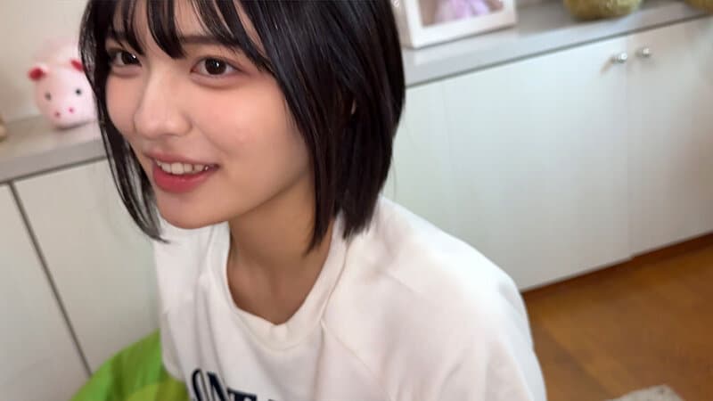 【素人ムクムクROOM】 部屋で昼からハメパコる同棲カップル！ ラブラブ・即ハメ・家中いつでもどこでも・ハメ撮り・中出し エロカワ彼女5名収録！