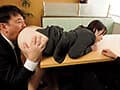 時間停止男に動かぬカラダを毎日イジくり回され知らぬ間に感度ビンビン 解除後に全身を駆け巡る350倍の蓄積快楽でアクメ堕ち寸前の潮吹きザコマ○コは追いピスされても生中出しを拒否できない 天馬ゆい