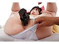 一般男女モニタリングAV 女子大生限定 まんぐり固定バイブでイキ我慢チャレンジ！恥ずかしいポーズのままどんどん太く強力になるバイブの快感に思わず公開イキ漏らし！感度があがったJDオマ○コに罰ゲームのデカチン即ハメ！全員中出し！