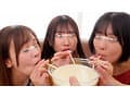 一般男女モニタリングAV Hカップ以上限定 仲良し女子大生3人組が牛乳を口に含んで→爆乳モミモミ→乳首こねくりイキ我慢チャレンジ！協力して我慢出来たら100万円！イッたら罰ゲームのデカチン即ハメ6P！親友同士で初めてのチクイキ絶頂しちゃって敏感になったJDオマ…