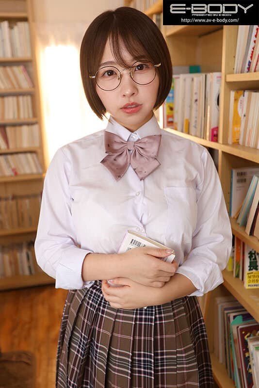 【VR】「……変態…何ジロジロ見てんの……死ねクズ」聞き間違いかと思うほど小さい声で罵られ ネクラ陰キャ地味メガネに犯●れる 宍戸里帆