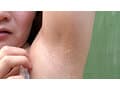 腋臭香る見せつけ美女
