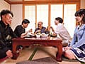 変態叔父さんのマッサージで秘部キワキワまで責められ…快楽堕ちした巨乳不倫妻 二羽紗愛