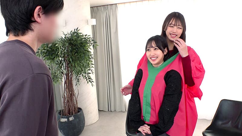 仲良し女子大生2人組がきゃぴきゃぴ超密着二人羽織で協力プレイ！令和の新感覚ゲームに挑戦！制限時間以内にフル勃起男子をイカせることができたら賞金GET！！失敗したらW即ハメ中出し！！