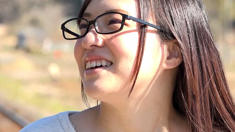 地味メガネっ娘 初めての潮吹きでメス覚醒！！初めての騎乗位で痙攣絶頂！！思考回路停止！！ 宮沢ゆかり