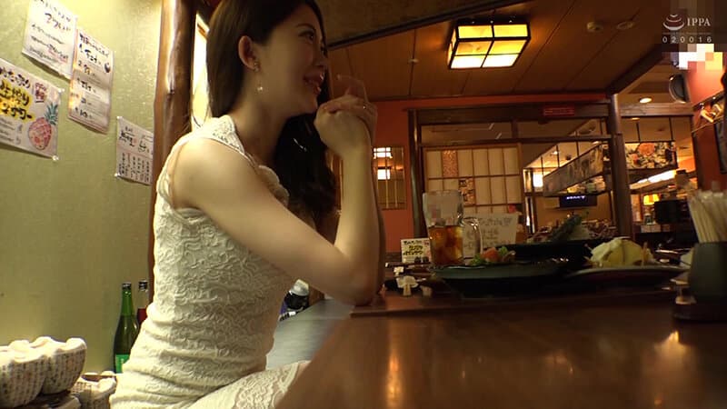 モデルみたいな美巨乳奥様に注がれるザーメン