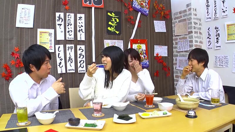影響ある笑顔が素敵な熟れかけのおねえさん達がナンパされて男と4P！！