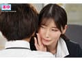 囁き淫語とにやにや挑発パンチラでオフィスで中出しをせがんでくる誘惑女上司 香椎花乃