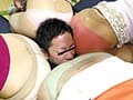 昼下がり町内会！若妻たちのちょっと危険でかなりHな王様ゲーム！！11 母の代理で参加した町内会の集まりでまさかの展開！若い時に王様ゲームをした事が無いという話で盛り上がった奥様方が急に「王様ゲームやりたい！」と言い出したんです。