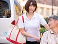 祖父のお世話しに自宅に来た介護士は若くてキレイでスタイル抜群！介護中に突き出したお尻やパン線。そして祖父のチ○ポを洗う時の手つきが妙にエロい