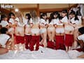 修学旅行で10人の可愛いクラスメイト女子と密着度200％大ハーレム乱交！修学旅行なのに部屋で引きこもるボクたち。でも何とかして思い出を…