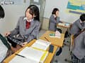 『この中（パンツ）で射精する勇気ある？』『えっ！？ここで？』スリルを求める小悪魔クラスメイト女子の危険な遊び！授業中、休み時間…周囲にバレないようにスカートでチ○ポを隠しながらパンツ内射精要求！『いっぱい精子出して！この中で受け止めてあげる！』