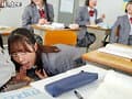 『この中（パンツ）で射精する勇気ある？』『えっ！？ここで？』スリルを求める小悪魔クラスメイト女子の危険な遊び！授業中、休み時間…周囲にバレないようにスカートでチ○ポを隠しながらパンツ内射精要求！『いっぱい精子出して！この中で受け止めてあげる！』