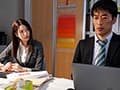 僕の恋人が家で待ってるのに、 終電を逃がし美人すぎる女子社員の家に泊まる流れに…ノーパンノーブラ 部屋着に興奮した絶倫のボクは一晩中ヤりまくった。。。 「終電ないなら、ウチで飲みませんか？」 楓カレン