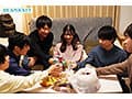 「女1人で参加したのが間違いでした…」 宅飲みで同級生達に廻された女子大生。 さくらわかな