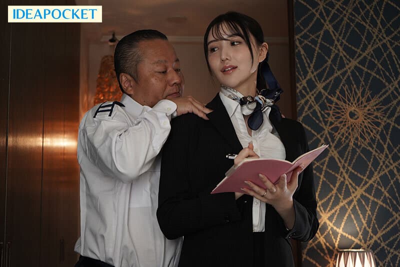 フライト後の滞在先で変態脚フェチ機長と汗だくベロキス性交に溺れる美脚パンストCA 藤咲まい