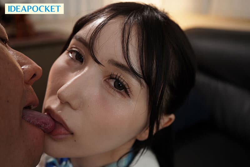 フライト後の滞在先で変態脚フェチ機長と汗だくベロキス性交に溺れる美脚パンストCA 藤咲まい