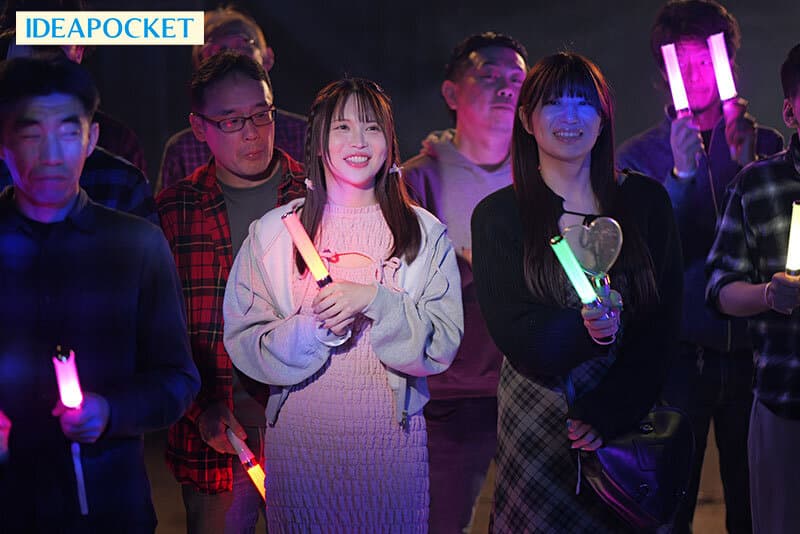 アイドルオタクの私はライブ中に初めて痴●に遭遇…戸惑いながらも高揚感と抗えない快感に背徳絶頂。あの時の快感が忘れられず、あれから毎日、電車で痴●待ちしています。 辻みいな