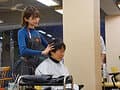 「アナタだけの特別サービスですよ…？」 人妻美容師の誘惑 夫婦経営のヘアサロンで担当・すみれさんに中出しをせがまれ痴女られた僕。 黒川すみれ