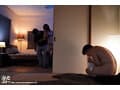 女上司の家にシャワーを借りに行ったらボクの巨根がバレて旦那が起きてくるまで抜かれ続けた一夜 新村あかり