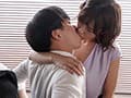 ヤバすぎるのに気持ちイイ。上司の嫁=俺の元セフレ！誘惑に勝てず即ハメ×即中出しで社内不倫しつづけている毎日…。 藤森里穂