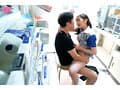 欲求不満なバイト先の人妻が「逆痴●してあげよっか？」と悪魔的な囁き。もう射精しているのに中出しチ○ポ奴●にされた僕 末広純