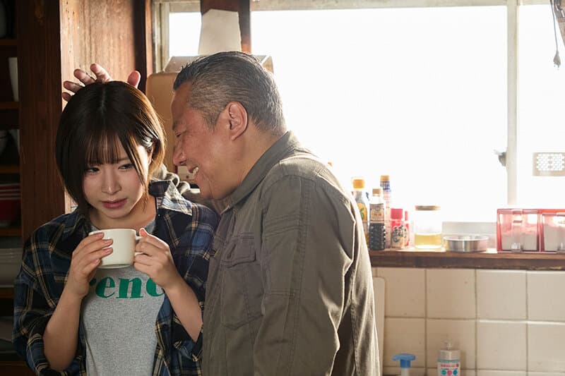 性犯罪者の父が出所して帰ってきた。10数年ぶりの再会。しかし、あまりにもボーイッシュ過ぎる私の姿に不安を覚えた父は、女の悦びをこのカラダに刻み続けた。 沙月恵奈