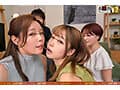 【VR】【8KVR】当然、勝手にAV化！イケメンの友達がほろ酔い状態の女の子を僕の部屋に連れて来た！しかも奇跡的に3人も！！女に無縁の僕にはそれだけで大興奮なのに超過激でHな王様ゲームが始まっちゃって…女子と当たる確率激高編！