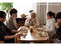 家族皆が巣立った実家で、 母と過ごす近親相姦の日々―。 杉咲穂果