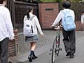 隣に引っ越してきた学園のアイドルに勃起を見られてしまうが、恥ずかしがりながらも、ドスケベに豹変。 香乃萌音
