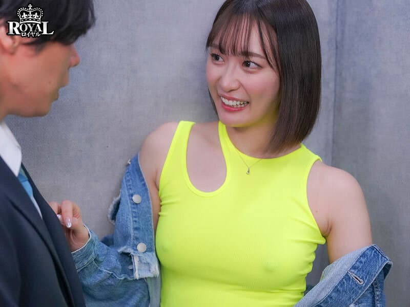 隣人ガチャUR確定演出。隣に引っ越してきたのはノーブラ乳首ポッチの美乳お姉さん。 美谷朱音