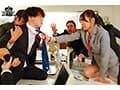 朝起きたら部屋に下着姿の同期女子社員！ いつも生意気で悪態ばかりついてくるのに、甘えてきたので… 七海那美