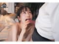 隣に住む美人スレンダーなシングルマザーは、いつも明るく振る舞っているが、どこか寂しげで――。 石田佳蓮