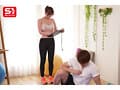 異常に巨乳で異様なエロウェア。暴力的なLカップでず～っと僕を密着誘惑してくる爆乳コーチ個人レッスン 鷲尾めい